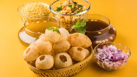 Pani Puri (Golgappe-8Pcs) - Bombay Grill Milton